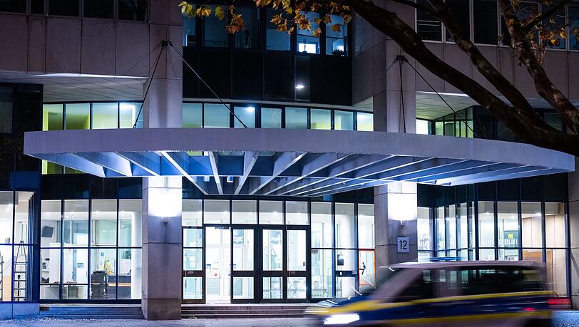 Ein Haftrichter des Amtsgerichts Tiergarten erließ Haftbefehl. Ein Haftrichter des Amtsgerichts Tiergarten erließ Haftbefehl.