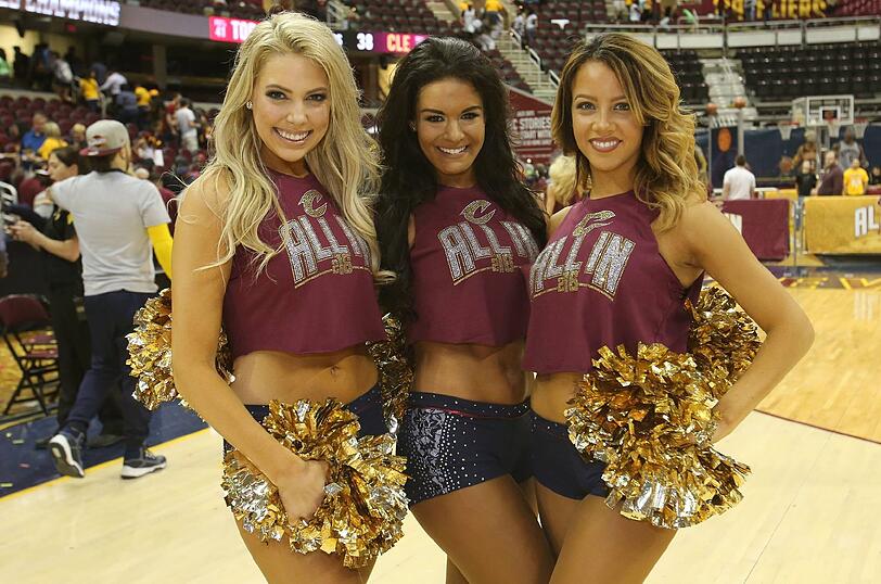 Im ersten Duell der NBA-Finalserie gingen die Cleveland Cavaliers gegen die Golden State Warriors unter. In jeder Hinsicht obenauf: die Cheerleader der Cavs! Sehen Sie selbst - die Bilder...