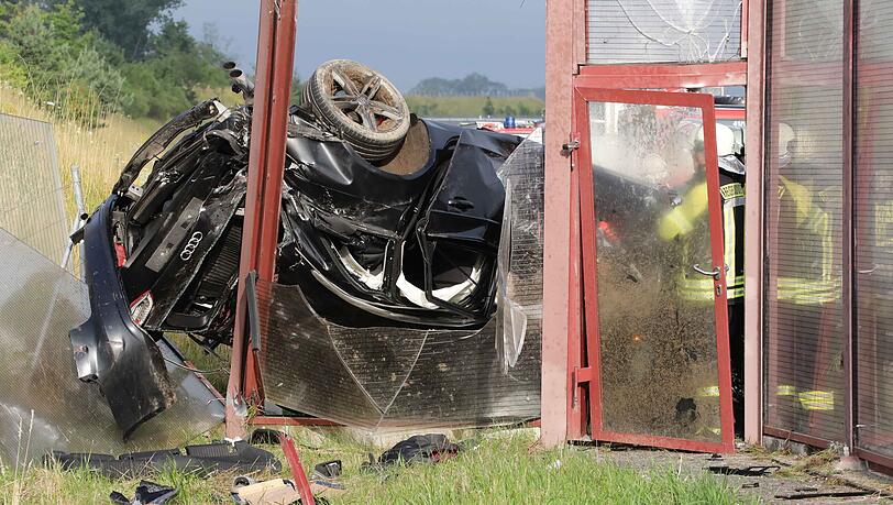 Tödlicher Verkehrsunfall auf der A94 auf der Höhe Heldenstein.