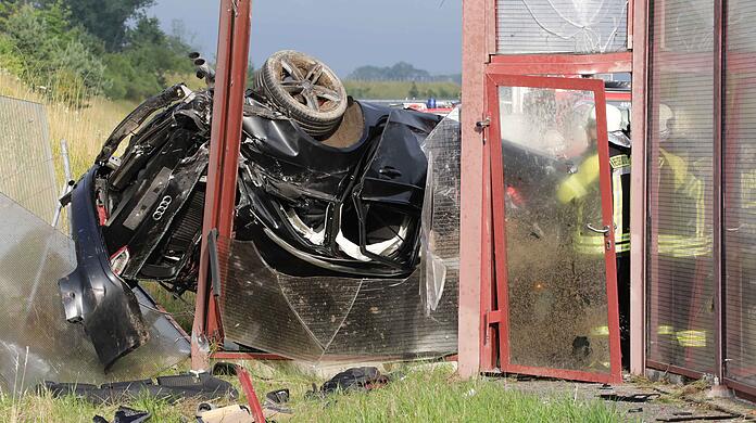Tödlicher Verkehrsunfall auf der A94 auf der Höhe Heldenstein.
