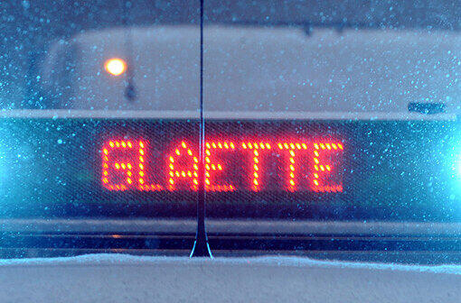 Achtung! Glätte auf Münchens Straßen! (Symbolbild)
