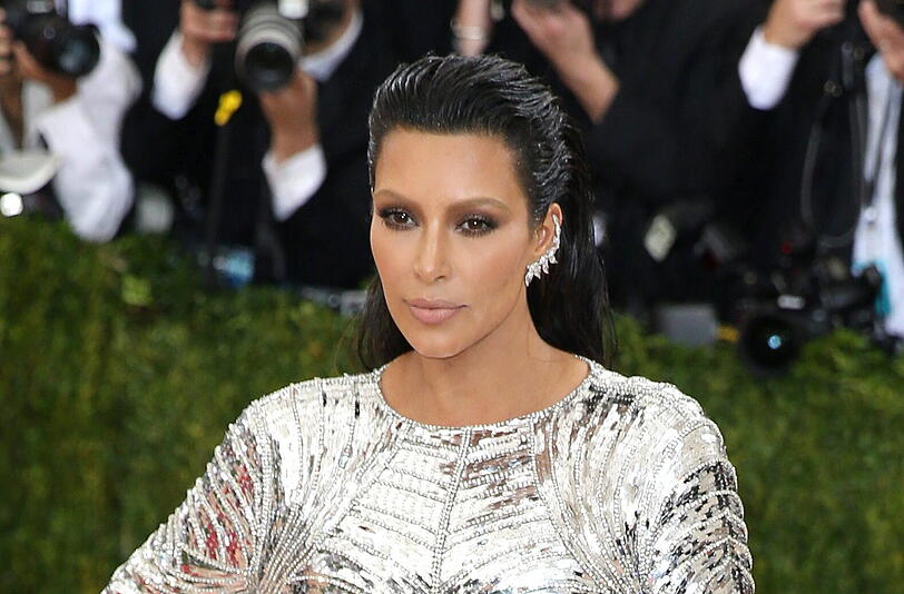 Kim Kardashian will ihre Hautkrankheit nicht verstecken. Foto: Justin Lane