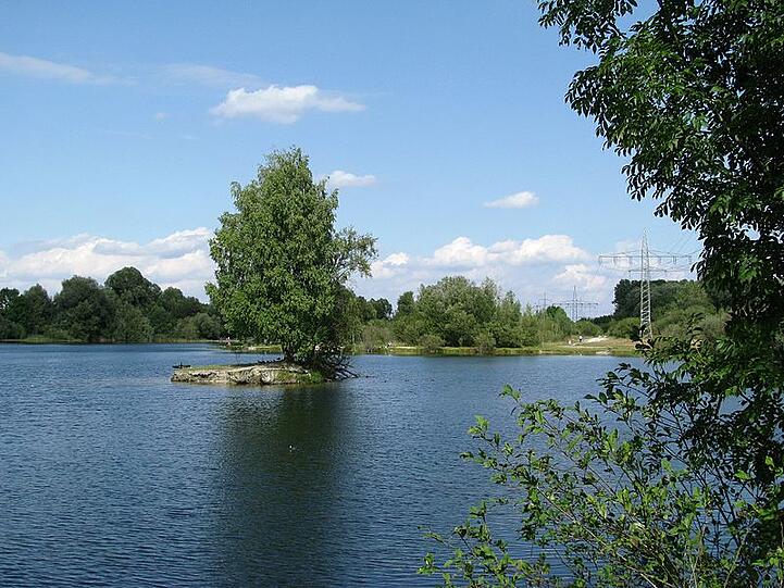 Der große Böhmerweiher - schon jetzt ist das Baden geduldet, bald wird er offiziell zum Naherholungsgebiet.