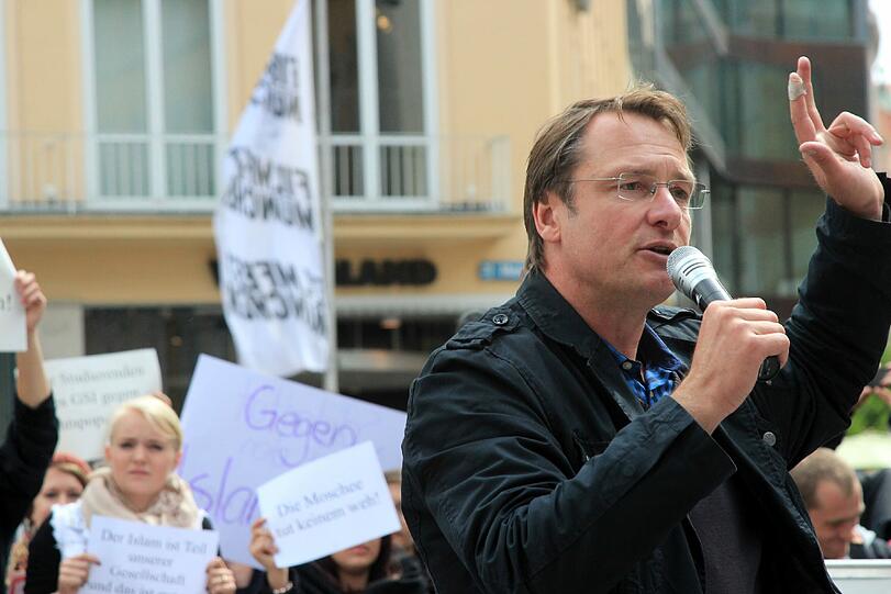 Moschee-Gegner Michael Stürzenberger muss mit seiner Partei "Die Freiheit" bei Kundgebungen leise sein.