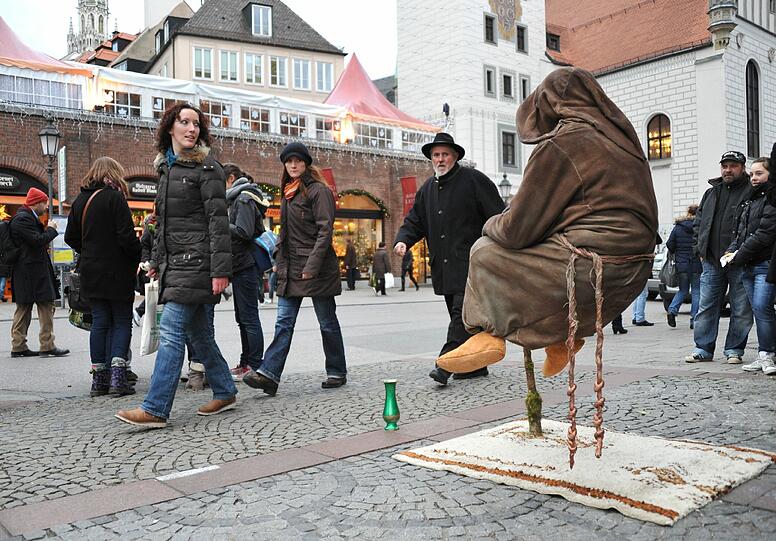 ...der schwebende Magier.