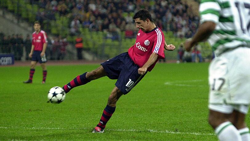 Roy Makaay gleicht am 17. September 2003 für den FC Bayern zum 1:1 gegen Celtic Glasgow aus, später markierte er dann auch das Siegtor zum 2:1. Roy Makaay gleicht am 17. September 2003 für den FC Bayern zum 1:1 gegen Celtic Glasgow aus, später markierte er dann auch das Siegtor zum 2:1.
