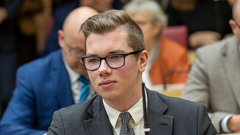 Daniel Halemba (AfD) nimmt im bayerischen Landtag am Gedenkakt des bayerischen Landtags und der Stiftung bayerische Gedenkstätten für die Opfer des Nationalsozialismus teil.