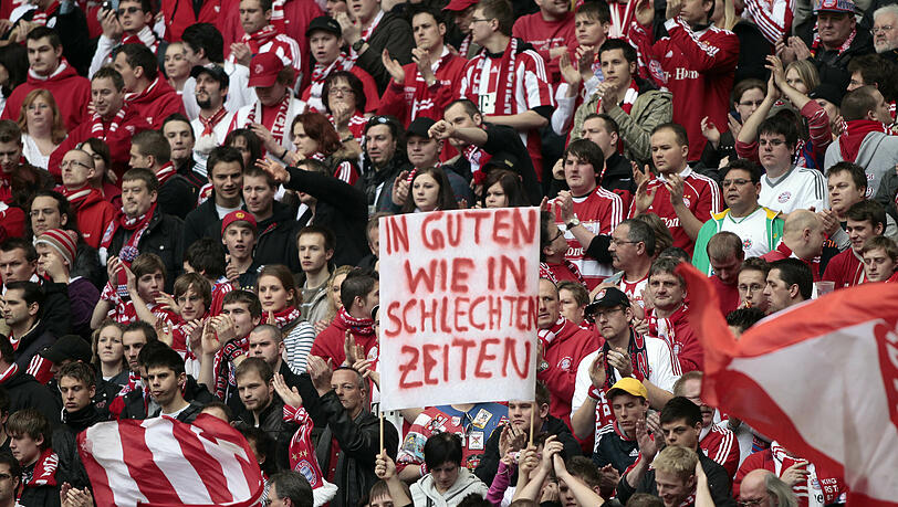"In guten wie in schlechten Zeiten" wollen die Fans zum FC Bayern stehen. Dem Lokalrivalen helfen wollen sie aber nicht. "In guten wie in schlechten Zeiten" wollen die Fans zum FC Bayern stehen. Dem Lokalrivalen helfen wollen sie aber nicht.