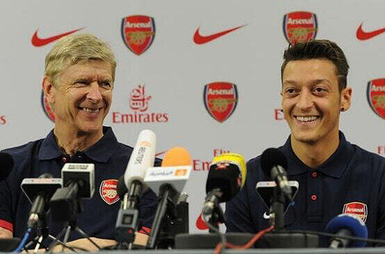 Arsene Wenger und Mesut Özil bei der offiziellen Vorstellung des deutschen Nationalspielers.