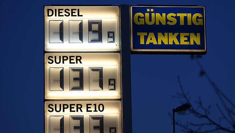 Günstiges Tankjahr 2014: Solche Preise gab es seit 2010 nicht. Günstiges Tankjahr 2014: Solche Preise gab es seit 2010 nicht.