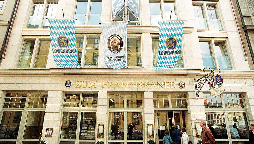 Steht unter Denkmalschutz - aber dummerweise halt auch nur teilweise: die bedrohte Traditionsgaststätte "Zum Franziskaner" gegenüber der Oper. Steht unter Denkmalschutz - aber dummerweise halt auch nur teilweise: die bedrohte Traditionsgaststätte "Zum Franziskaner" gegenüber der Oper.