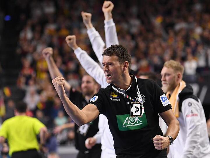 Das Team von Trainer Christian Prokop führt zur Halbzeit mit 14:10.