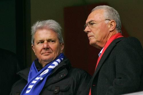 Blauer Schal, roter Schal: Hoffenheim-Mäzen Dietmar Hopp (l.) und Bayern-Präsident Franz Beckenbauer.