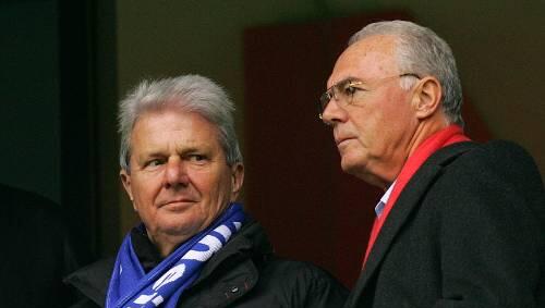 Blauer Schal, roter Schal: Hoffenheim-Mäzen Dietmar Hopp (l.) und Bayern-Präsident Franz Beckenbauer. Blauer Schal, roter Schal: Hoffenheim-Mäzen Dietmar Hopp (l.) und Bayern-Präsident Franz Beckenbauer.