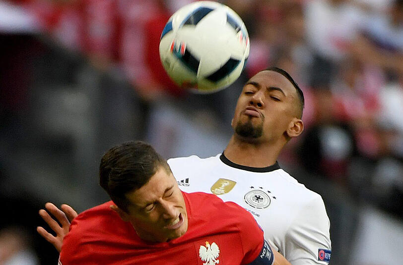 Jérôme Boateng: Note 2. Füße, Kopf, Körper &ndash; der Abwehrchef der deutschen Elf war zur Stelle, wenn es darum ging, Schüsse oder Flanken der Polen zu blocken. Monster-Block gegen Teamkollege &bdquo;Lewy&ldquo; (59.). Stand jedoch falsch, als Milik beinahe zum 0:1 einköpfte.