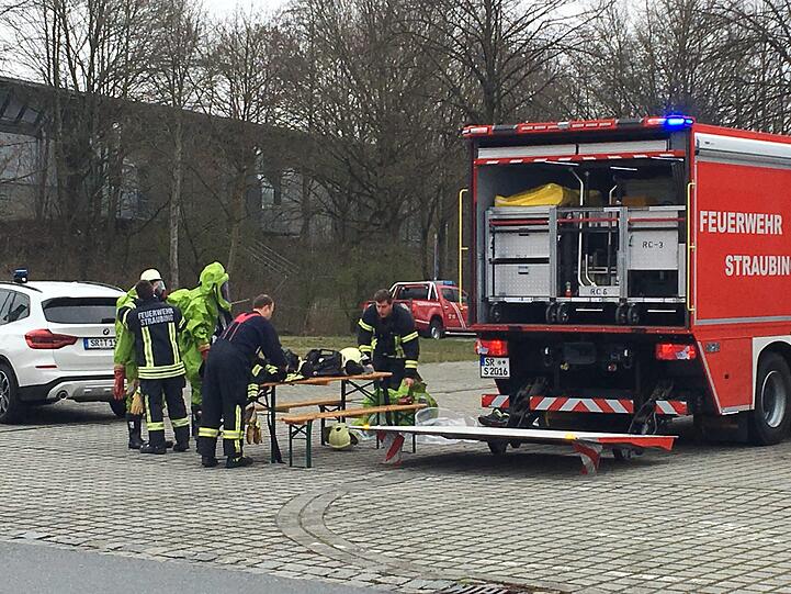 Am Stadion der Straubing Tigers ist am Mittwochmorgen Ammoniak ausgetreten. Die Polizei ist mit einem Großaufgebot vor Ort.