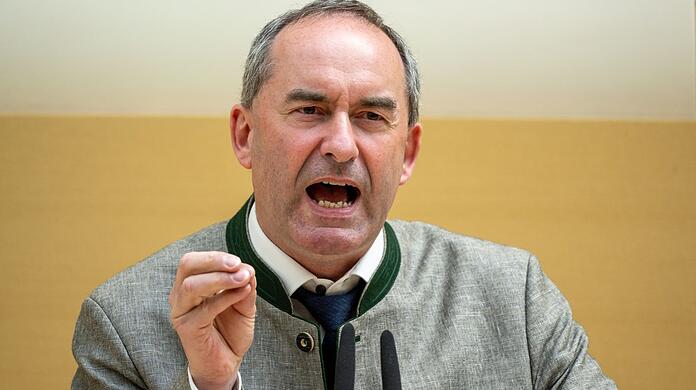 Hubert Aiwanger bei seiner Regierungserklärung im Bayerischen Landtag.