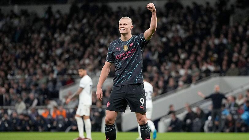 Erling Haaland feiert den ersten seiner beiden Treffer gegen die Tottenham Hotspur.
