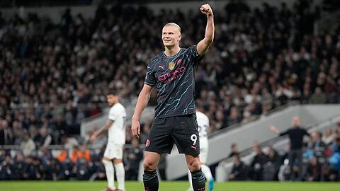 Erling Haaland feiert den ersten seiner beiden Treffer gegen die Tottenham Hotspur.