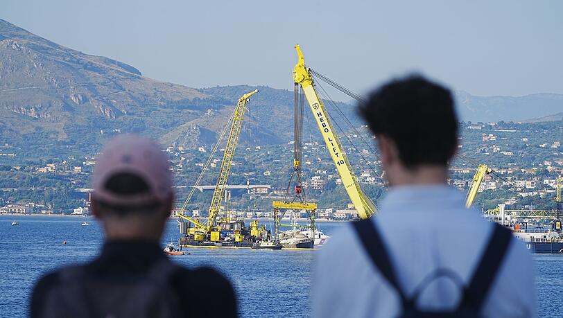 Ein besonderer Anblick: die Bergung der Superyacht "Bayesian".