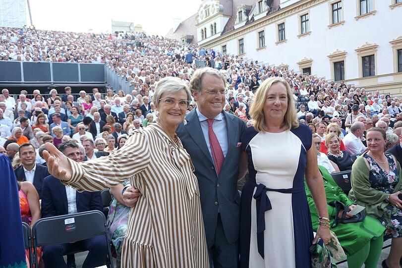 Fürstin Gloria mit Familie