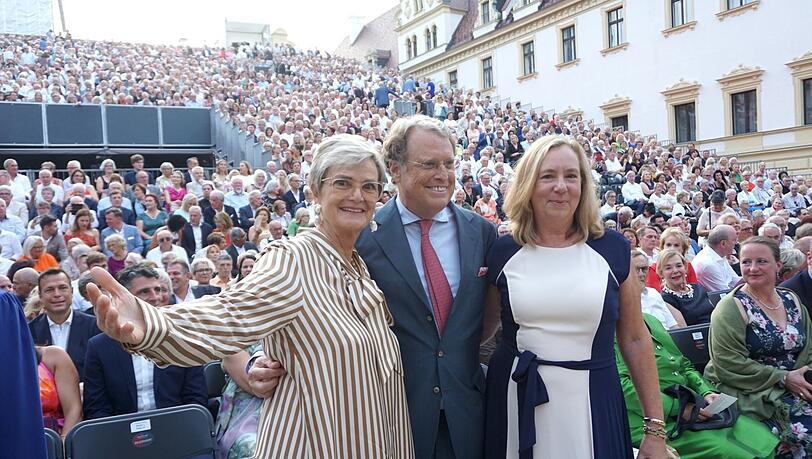 Fürstin Gloria mit Familie