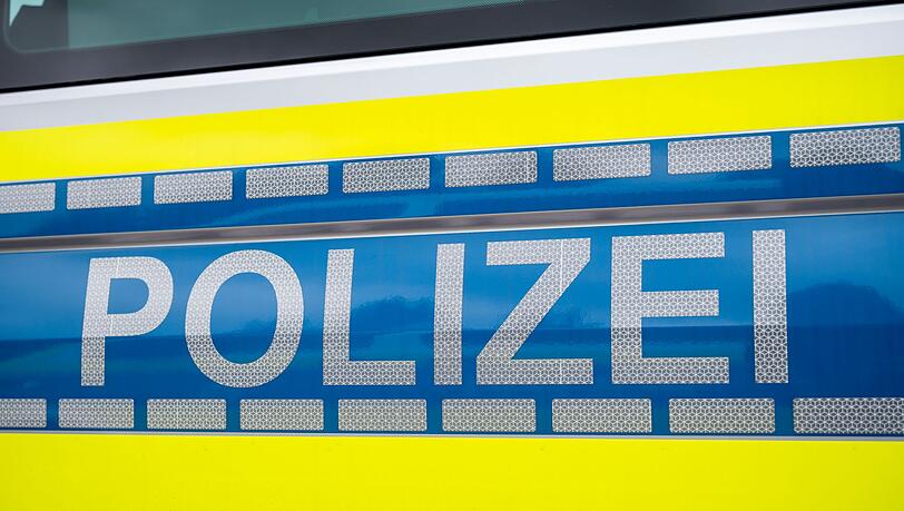 Großeinsatz der Kriminalpolizei: Verdacht auf Besitz verbotener Dateien. (Symbolbild)