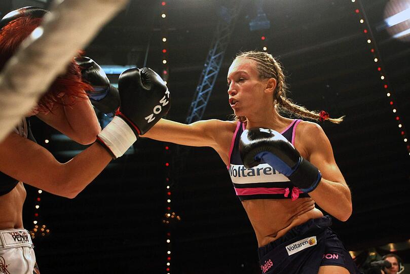 Kickbox-Weltmeisterin Christine Theiss besiegte Martina Müllerova im Circus Krone. Hier gibts die besten Bilder vom Fight zum Durchklicken!