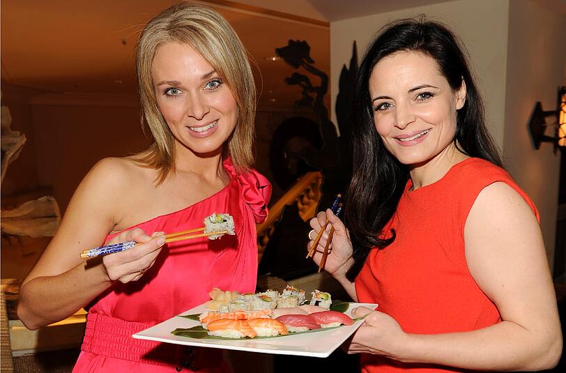 Zwei TV-Ladys mit viel Sushi: Britta Hofmann und Elisabeth Lanz (r.).