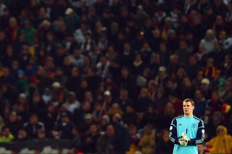 Manuel Neuer: Trapez-Artist. Fliegt durch die Lüfte, hält die tollsten Dinger atemberaubend sicher fest. Außer gegen Pilsen: Da gab&rsquo;s keinen Torschuss auf sein Gehäuse.