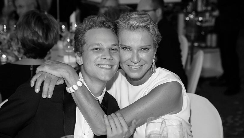 Stephanie Gräfin Bruges von Pfuel mit Sohn Karl ("Charly") Bagusat beim Dreamball 2016. Stephanie Gräfin Bruges von Pfuel mit Sohn Karl ("Charly") Bagusat beim Dreamball 2016.