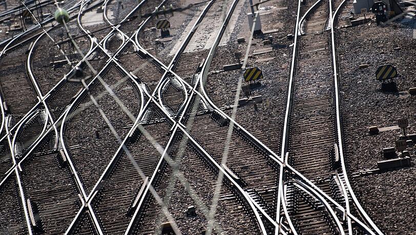 Bei Stellwerksstörungen können Weichen nicht mehr bewegt werden - am Ostbahnhof kommt dies häufiger vor. Bei Stellwerksstörungen können Weichen nicht mehr bewegt werden - am Ostbahnhof kommt dies häufiger vor.