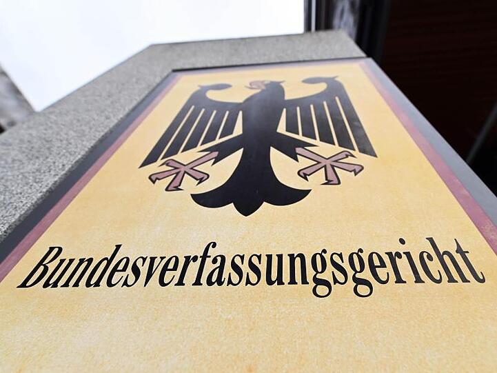 Muss sich der deutsche Auslandsgeheimdienst in Zukunft bei seinen Überwachungsaktivitäten genauer auf die Finger schauen lassen? Ja, urteilt das Bundesverfassungsgericht.
