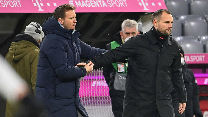 Der Mainzer Trainer Bo Svensson (r.) war nach der Niederlage seiner Mannschaft bei den Bayern bedient.