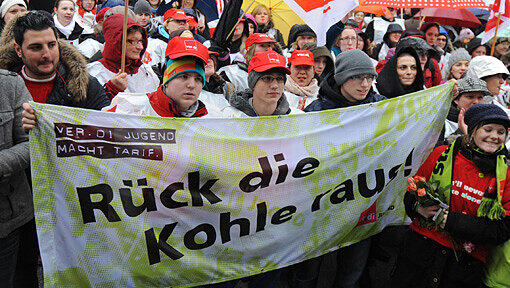 Bereits vergangene Woche am Donnerstag legten die Beschäftigten im öffentlichen Dienst die Arbeit nieder, um ihren Forderungen Nachdruck zu verleihen. Bereits vergangene Woche am Donnerstag legten die Beschäftigten im öffentlichen Dienst die Arbeit nieder, um ihren Forderungen Nachdruck zu verleihen.