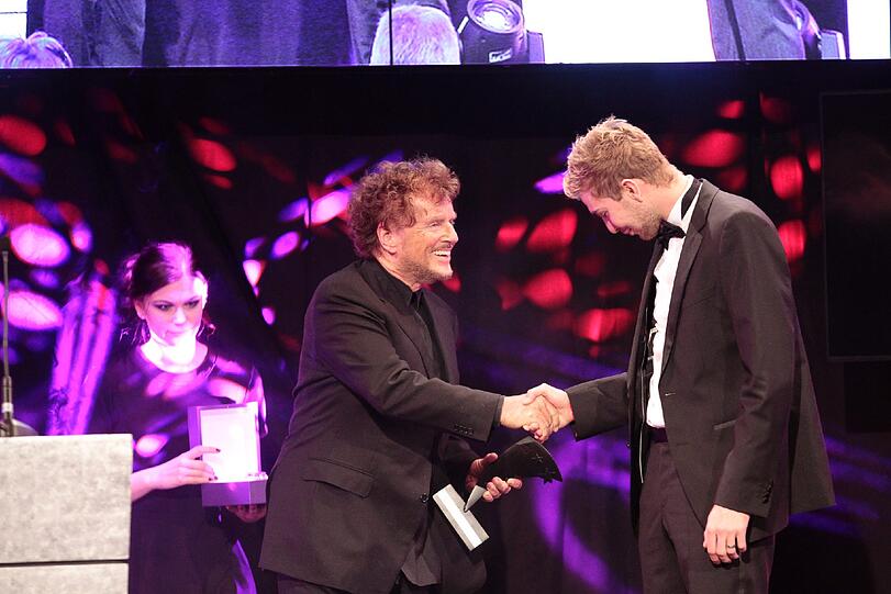 Dieter Wedel überreichte Christoph Kramer den "Sport Award"