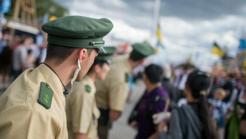 Ausnahmezustand für die Polizei: Sechs Millionen Besucher kommen jedes Jahr zum Oktoberfest nach München. Ausnahmezustand für die Polizei: Sechs Millionen Besucher kommen jedes Jahr zum Oktoberfest nach München.