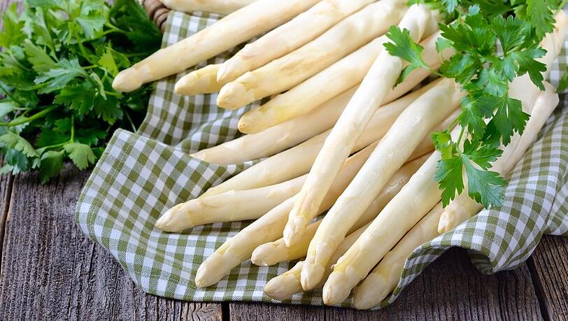 Wei&szlig;er Spargel ist bei den Deutschen besonders beliebt.