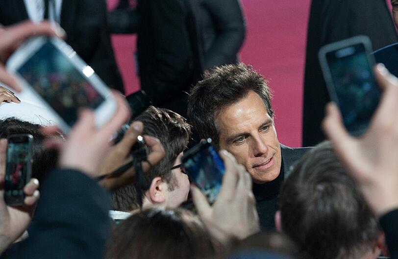 Ben Stiller umringt von Fans und Fotografen bei der Premiere des Films "Zoolander 2" in Berlin.