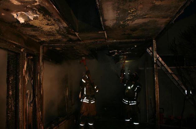 Ein Großbrand zerstörte in der Nacht zum Donnerstag große Teile eines Kindergartens.