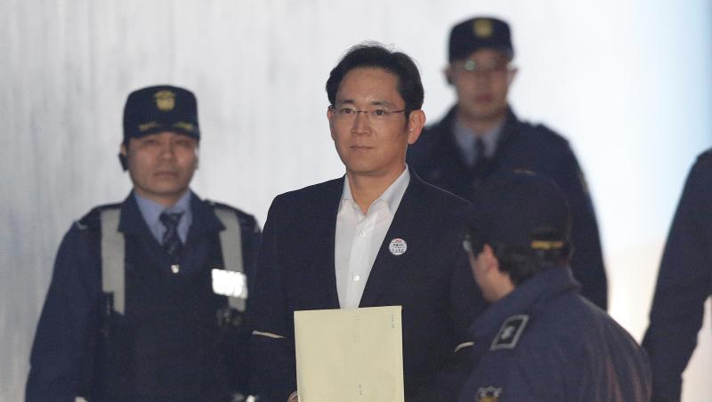 Lee Jae Yong droht erneut eine Haftstrafe. In erster Instanz war der 51-Jährige wegen Bestechung, Untreue und Meineids zu fünf Jahren Haft verurteilt worden. Lee Jae Yong droht erneut eine Haftstrafe. In erster Instanz war der 51-Jährige wegen Bestechung, Untreue und Meineids zu fünf Jahren Haft verurteilt worden.
