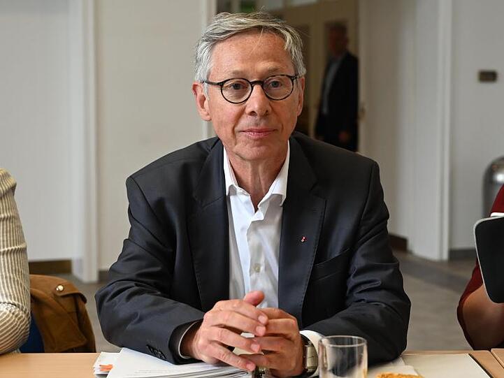 Trotz herber Verluste soll der bisherige Bremer Bürgermeister Carsten Sieling (SPD) weiter in Verantwortung bleiben.