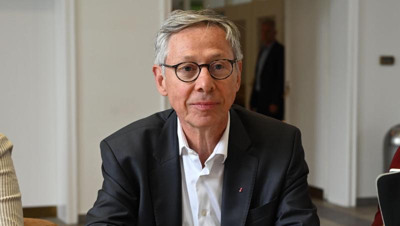 Trotz herber Verluste soll der bisherige Bremer Bürgermeister Carsten Sieling (SPD) weiter in Verantwortung bleiben. Trotz herber Verluste soll der bisherige Bremer Bürgermeister Carsten Sieling (SPD) weiter in Verantwortung bleiben.