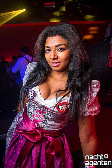Etwas züchtiger, aber immer noch ganz schön sexy waren die After-Wiesn-Partys am Wochenende im Neuraum.