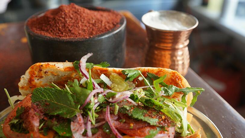 Onbasis Kebap: Zutaten wie Blaukraut haben darin nichts verloren. Foto: Daniel von Loeper Onbasis Kebap: Zutaten wie Blaukraut haben darin nichts verloren. Foto: Daniel von Loeper