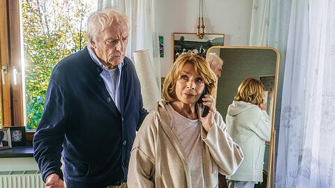 Senta Berger wurde 1941 in Wien geboren. Ihre Filmkarriere begann in Österreich und führte sie in den 1960er Jahren über Deutschland bis nach Hollywood. Günther Maria Halmer wurde 1943 in Rosenheim geboren. Seinen Durchbruch hatte er 1974 als "Tscharlie" Häusler in den "Münchner Geschichten". Weitere Bekanntheit erlangte er in der TV-Serie als Anwalt Abel.