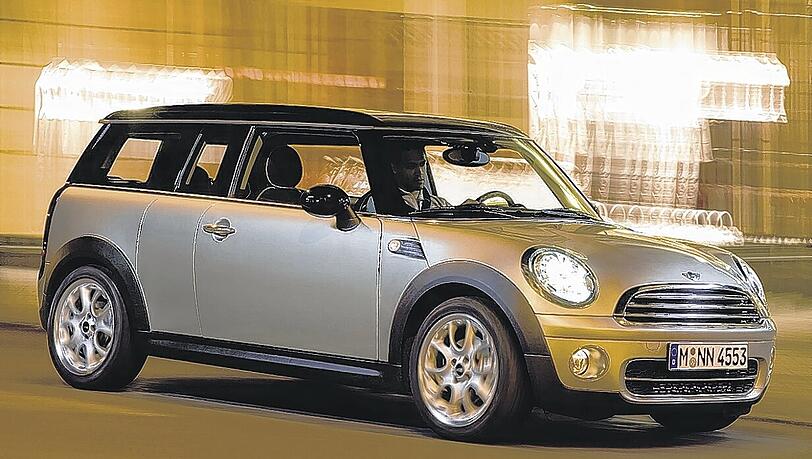 3,94 Meter ist der Mini Clubman lang. Das ermöglicht bessere Shopping-Möglichkeiten als in der Normal-Version. 3,94 Meter ist der Mini Clubman lang. Das ermöglicht bessere Shopping-Möglichkeiten als in der Normal-Version.