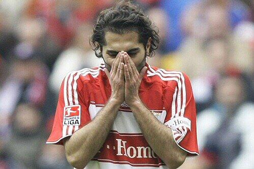 Hamit Altintop bekam die Rückennummer 8, als er 2007 vom FC Schalke 04 zu den Bayern wechselte. Hinter Ribéry und später Robben kam Altintop jedoch nie über die Rolle des Ergänzungsspielers hinaus. Seine Bilanz in vier Jahren FC Bayern, bis er 2011 ablösefrei zu Real Madrid wechselte: 63 Bundesliga-Spiele, 7 Tore.