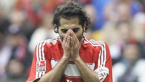 Hamit Altintop bekam die Rückennummer 8, als er 2007 vom FC Schalke 04 zu den Bayern wechselte. Hinter Ribéry und später Robben kam Altintop jedoch nie über die Rolle des Ergänzungsspielers hinaus. Seine Bilanz in vier Jahren FC Bayern, bis er 2011 ablösefrei zu Real Madrid wechselte: 63 Bundesliga-Spiele, 7 Tore. Hamit Altintop bekam die Rückennummer 8, als er 2007 vom FC Schalke 04 zu den Bayern wechselte. Hinter Ribéry und später Robben kam Altintop jedoch nie über die Rolle des Ergänzungsspielers hinaus. Seine Bilanz in vier Jahren FC Bayern, bis er 2011 ablösefrei zu Real Madrid wechselte: 63 Bundesliga-Spiele, 7 Tore.