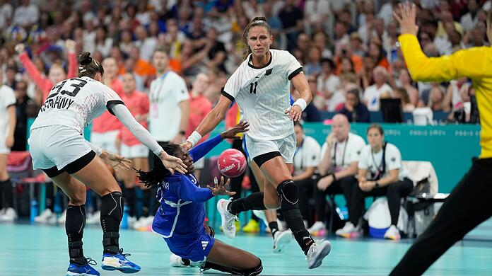 DIe Abwehrleistung der deutschen Handballerinnen stimmte auch gegen Frankreich.